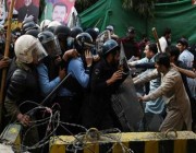 الشرطة تفشل في توقيف عمران خان بعد حصار منزله