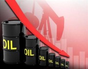 أسعار النفط تتراجع بأكثر من 5 دولارات وتسجل أدنى مستوياتها خلال عام