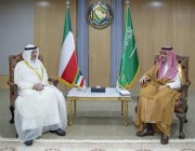 وزير الخارجية يبحث مع نظيره الكويتي العلاقات الوطيدة والراسخة بين البلدين