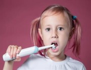 ما الفرق بين فرشاة الأسنان اليدوية والكهربائية وأيهما أفضل؟