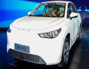 “جيلي” تقتحم عالم السيارات الكهربائية بمركبة متطورة تقنياً