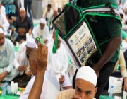 “إكرام مكة” تحفظ فائض طعام الإفطار في ساحات المسجد الحرام
