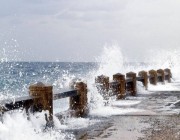 ارتفاع الأمواج على المحافظات الساحلية بمنطقة تبوك