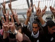 الأسرى الفلسطينيون يواصلون “العصيان” ضد إدارة سجون الاحتلال الإسرائيلي