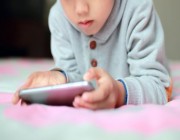 “الصحة”: إلهاء طفلك بالأجهزة الإلكترونية اليوم يحوله لمدمن تقنية غدًا