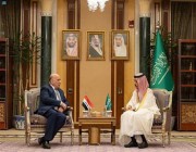 وزير الخارجية يناقش مع نظيره العراقي فرص تعزيز التعاون بمختلف المجالات