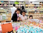 أسواق الحلويات بالباحة .. حراك وانتعاش مع قرب عيد الفطر المبارك