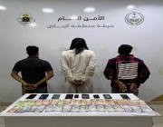 القبض على 3 مخالفين في الرياض انتحلوا صفة غير صحيحة وسلبوا محال ذهب