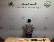 القبض على مخالف لنظام أمن الحدود بحوزته مادة مخدرة في جدة