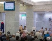 شاشات توعوية للمعتكفين في المسجد الحرام