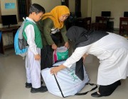 مركز الملك سلمان للإغاثة يوزع أكثر من 6 أطنان من السلال الغذائية في منطقة بنتن بإندونيسيا