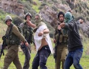 مستوطنون يعتدون على فلسطينيين بالضفة الغربية