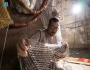 موسم رمضان جدة التاريخية يُعرِّف زوارَه بمهنة صناعة شباك الصيد