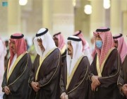 أمير الرياض يؤدي صلاة الميت على والدة الأمير منصور بن ناصر بن عبدالعزيز
