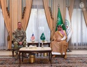 مساعد وزير الدفاع يبحث العلاقات العسكرية مع قائد القيادة المركزية الأمريكية