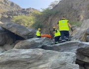 “الدفاع المدني” ينتشل غـريقًا وينقذ آخر سقط من منحدر جبلي