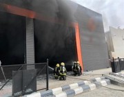 إصابة شخصين جراء حريق في مركز تجاري بحفر الباطن