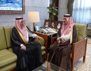أمير الرياض يستقبل مدير الإدارة العامة للأحوال المدنية بمنطقة الرياض