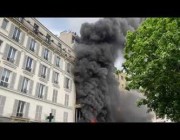اشتعال النيران بأحد المباني إثر اشتباكات بين الشرطة والمتظاهرين في باريس