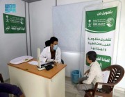 العيادة الطبية المتنقلة لمركز الملك سلمان للإغاثة في عزلة الدير بحجة تقدم خدماتها العلاجية لـ 374 مستفيدًا