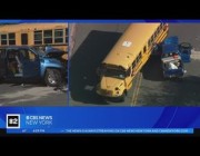 تحطم سيارة جراء اصطدامها بحافلة مدرسية في نيويورك