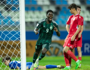أخضر الناشئين يتأهل لربع نهائي كأس آسيا بثنائية طاجيكستان