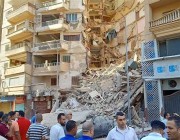 انهيار عقار من 13 طابقا يستخدم كشقق مصيفية فى الإسكندرية (فيديو)