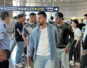 بالفيديو.. ميسي يتعرض لموقف محرج في مطار بكين