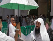 “شؤون الحرمين” توزع 12 ألف مظلة و 3 آلاف سجادة على قاصدي المسجد الحرام