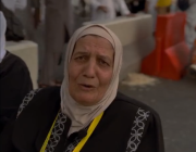 شاهد.. سيدة مصرية تغلبها الدموع بعد الوصول للحرم المكي.. وتحكي قصة جمعها لتكلفة الحج منذ 20 عاما