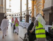 60 كادرًا يقدمون خدمات إنسانية لـ700 ألف حاج من كبار السن وذوي الإعاقة بالمسجد النبوي