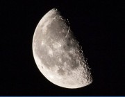 “أجمل المناظر”.. “فلكية جدة” ترصد التربيع الأخير للقمر