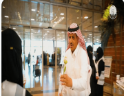 «أمانة تبوك» تستقبل الحجاج بالهدايا والورود في مطار الأمير سلطان بن عبدالعزيز