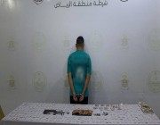 إدارة التحريات والبحث الجنائي بشرطة منطقة الرياض تقبض على شخص لترويجه المخدرات