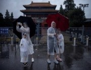الأمطار تجبر الآلاف في بكين على الفرار من بيوتهم