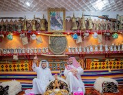 الأمير فيصل بن خالد بن سلطان يزور متحفي العنزي والرويلي بمدينة عرعر