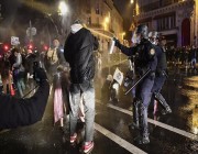 الشرطة الفرنسية: توقيف 56 شخصا في باريس للاشتباه بحملهم أسلحة
