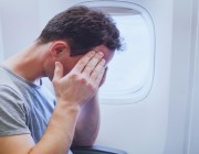 الصحة توضّح طرق الوقاية من ضغط الأذن في أثناء رحلة الطيران