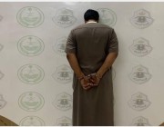 القبض على شخص لصدمه واعتدائه على آخرَين في الباحة (فيديو)