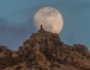 القمر العملاق يزيّن سماء السعودية والدول العربية مساء غد