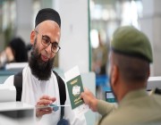 جوازات مطار الملك عبدالعزيز الدولي تواصل إنهاء إجراءات مغادرة ضيوف الرحمن