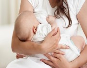 استشاري: الرضاعة الطبيعية تحمي الأم من أمراض القلب والشرايين
