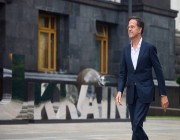 رئيس الوزراء الهولندي يهدد بالاستقالة بعد خلافات بشأن الهجرة