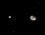 “فلكية جدة”: اقتران القمر الأحدب المتناقص بكوكب زحل مساء اليوم