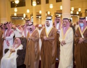 نائب أمير الرياض يؤدي صلاة الميت على تركي بن محمد
