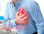 طبيب يكشف علاقة ألم الصدر بأمراض القلب