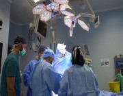 فريق طبي سعودي ينهي معاناة مريضة مصاب بسمنة مفرطة بجازان