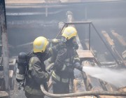 مدني جدة يخمد حريقًا في مخلفات بسطح مبنى غير مأهول