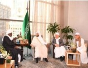وزير الشؤون الإسلامية يستقبل عددًا من المشاركين في مؤتمر “التواصل والتكامل”