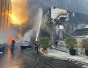 احتراق 9 مركبات إثر اندلاع حريق في واجهة مبنى سكني بحي العليا
